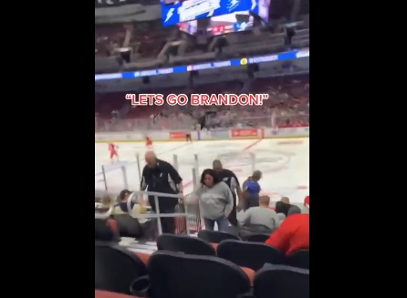 Une femme a été expulsée au match de hockey pour avoir porté un t-shirt Lets Go Brandon.