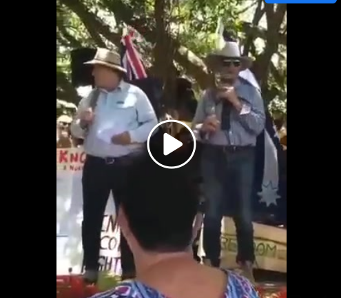 Le sénateur fédéral australien Bob Katter, dit qu'il emploie huit personnes dans son bureau électoral. Sur ces huit personnes :
