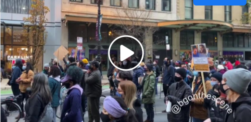 MAINTENANT - La foule scande "la seule solution est la révolution communiste" lors de la manifestation de Chicago contre le verdict de Rittenhouse.