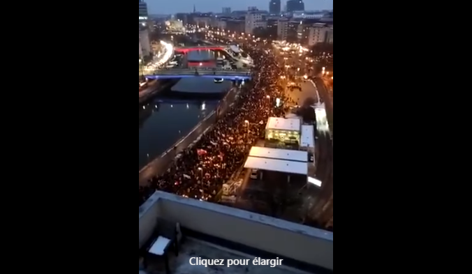 Vienne : le peuple autrichien a décidé à l'unanimité lors de la plus grande manifestation autrichienne pour la liberté.!!!!!!!!