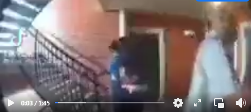 Des images de sécurité à domicile montrent un groupe de personnes du département de la santé de Houston, au Texas, faisant du porte-à-porte dans un complexe d'appartements pour demander aux résidents s'ils ont été vaccinés.