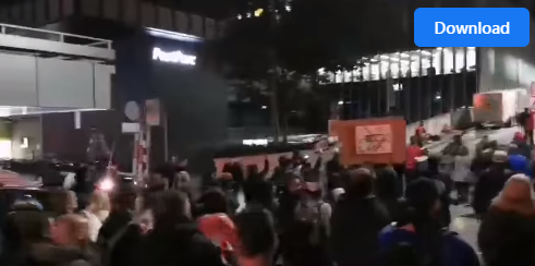 Manifestation ce soir et pour le quatrième jeudi consécutif à Berne en Suisse contre le pa-ss-sa-ni-tai-re.