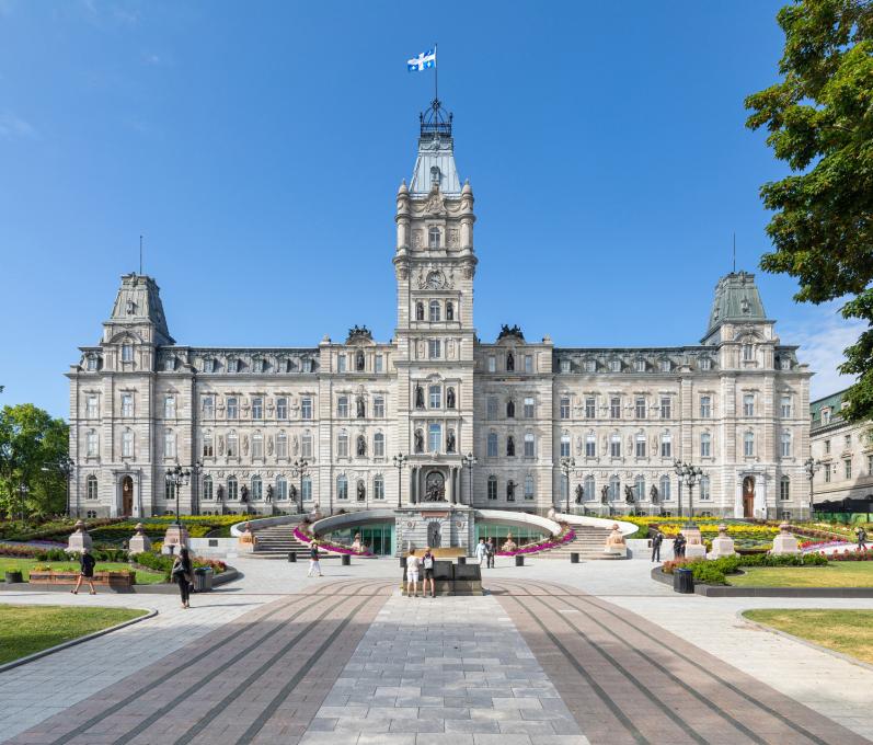 AU QUEBEC:  Le Gouvern et Ment se condredit a chaque jour…..