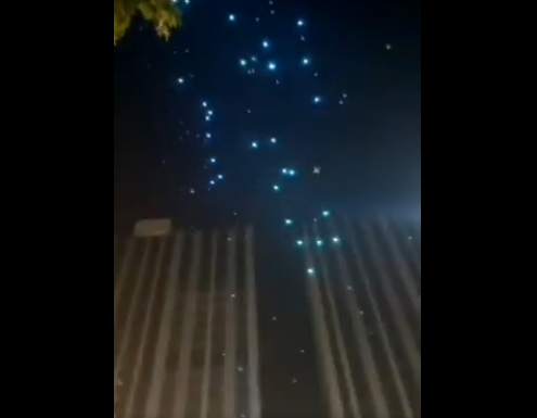 Dans le même temps des drones sont tombés du ciel en Chine, lors d'un spectacle ?