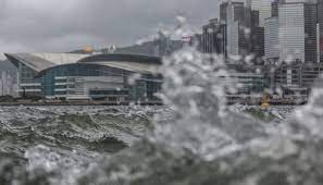 Le typhon Lionrock s'attaque à Hong Kong, provoquant inondations et fortes pluies