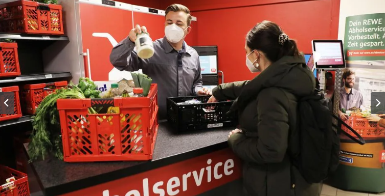 En Allemagne. Dans la Hesse,  VOICI CE QUI ARRIVE AUX  non-vaccinés:  Ils ne  peuvent entrer dans supermarchés!!!! Quel Merde!