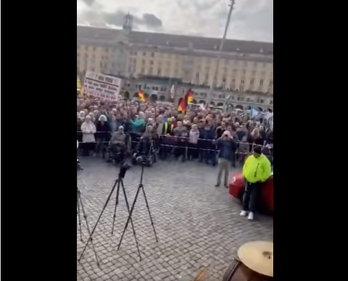 En Allemagne  le peuple  se tient!