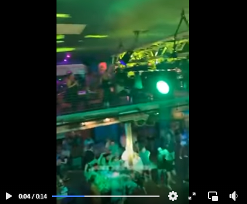 Encore  le F…..CK  Joe Biden dans un CONCERT!