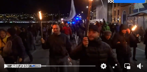 Italie manifestation nocturne anti pharma fasciste