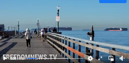 Des cargos bloqués à Long Beach, en Californie, incapables d'entrer dans le port