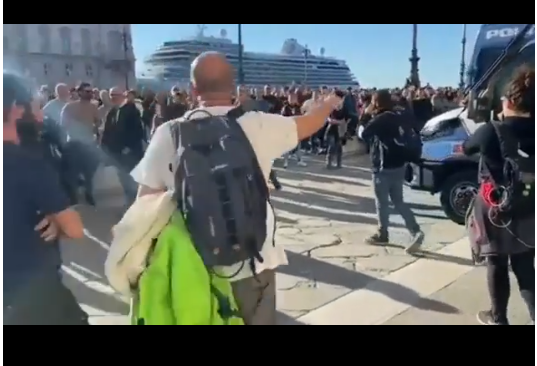 Voilà le sort réservé aux Médias Mensongers !! Ils sont chassés ce matin : "Vous avez poussé des gens au suicide !