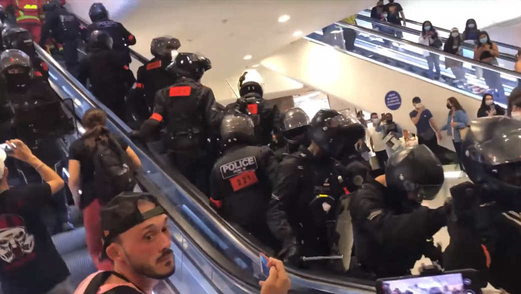 Le Chaos s'installe rapidement en france , tout ca a cause du pass SOUMISSION, ont ne peux retirer toute libertée a un Tiers de ca population sans avoir des conséquences .. ( occupation de l'espace sans violence )