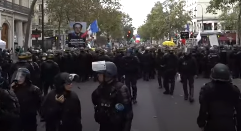 Paris : manifestations anti-pass sanitaire pour le neuvième week-end consécutif
