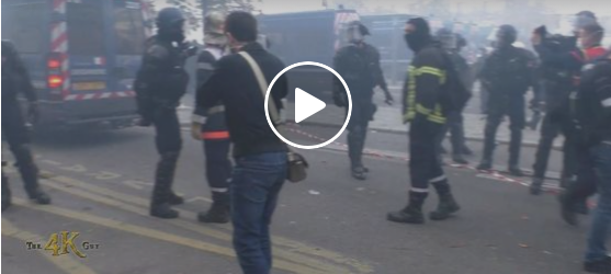 Les forces de l'ordre Vs Les Pompiers (manif) en France