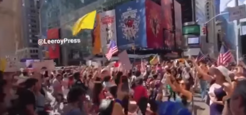 Manifestation massive contre la tyrannie médicale à New York hier le dimanche 19 septembre 2021