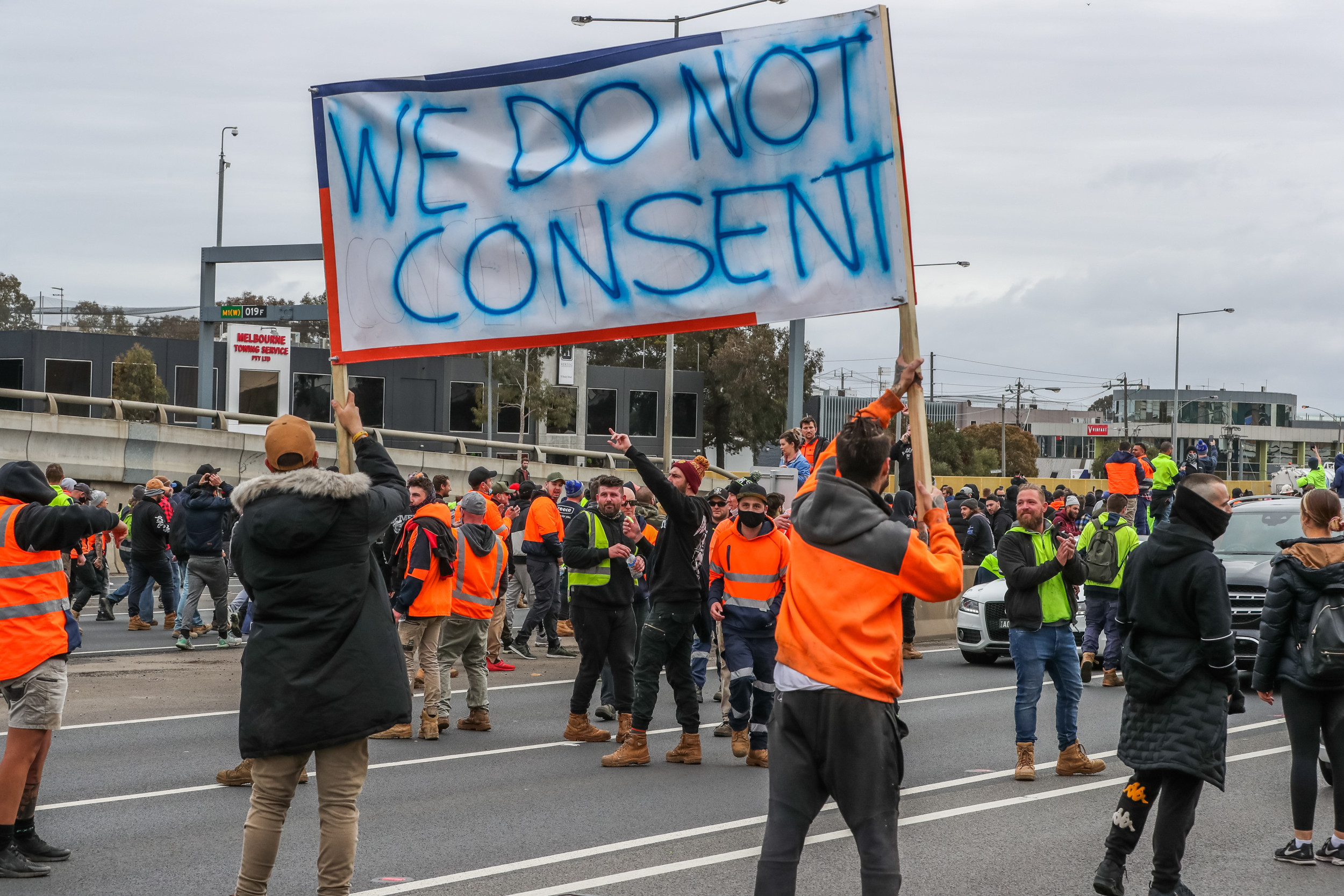 Des manifestants se rassemblent à Melbourne en Australie contre le mandat de vaccination ....CA VAS PETER!!!!!!