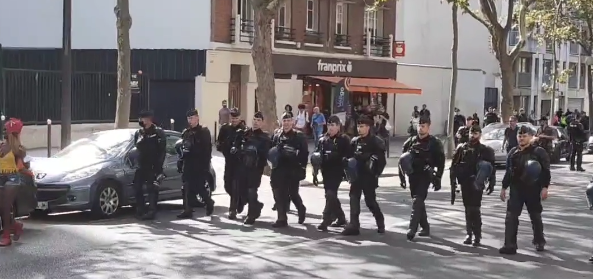 Manifestation des #GiletsJaunes boulevard Diderot. Paris 25 septembre. #antipassesanitaire