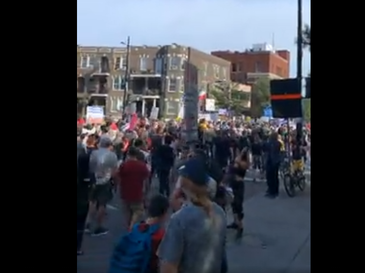 Les Québécois tiennent la tête, des dizaines et dizaines de milliers prennent d'assaut les rue de Montréal, 25 septembre 2021