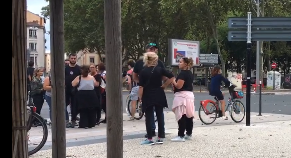 DIRECT - Manifestation contre les réformes et les mesures sanitaires à #Lyon , 25 septembre 2021 Charles, citoyen reporter pour Vécu