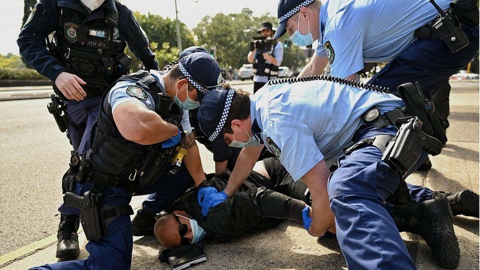 Cela n’a plus rapport au CAS-VITE le régime australien est en guerre psychologique et physique contre son propre peuple
