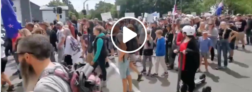 Des foules immenses dans les rues de Christchurch, en Nouvelle-Zélande, contre la tyrannie .
