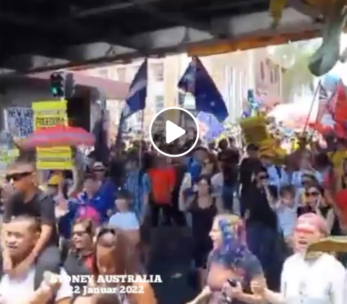 Plus de 70 000 Australiens en mobilisation de masse dans les rues de Sydney, protestant contre la vaccination et toutes les mesures sanitaires du gouvernement australien... !!!