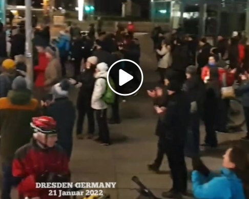 Le peuple allemand à Dresde et Bielefeld lors de la manifestation contre l'obligation de vaccination et toutes les mesures sanitaires ... !!!