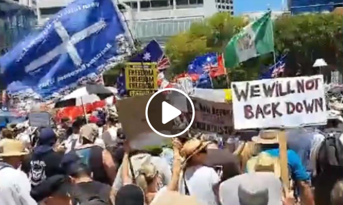 Lors de la manifestation de masse à Perth, les citoyens d'Australie-Occidentale ont dit "NON", VAXXK-INATION, passeports verts et toutes les mesures sanitaires ... !!!